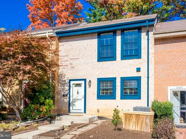 2165 Golf Course Dr, Reston, VA 20191