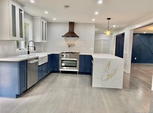 8 Old Green Rd, Trumbull, CT 06611