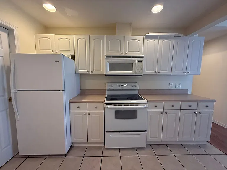221 Millcrest Dr — Photo 7