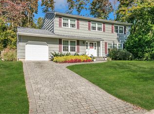 7 Pike Ct, Northport, NY 11768