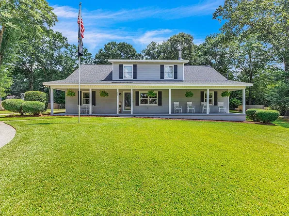 537 Spring Hollow Dr, Deatsville, AL 36022