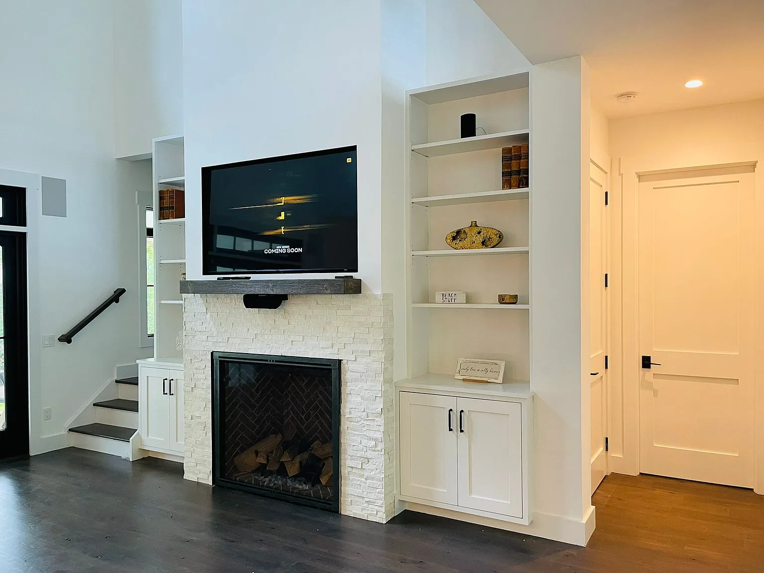 Modern Farm House Perfect Location in East Hampton — Photo 3