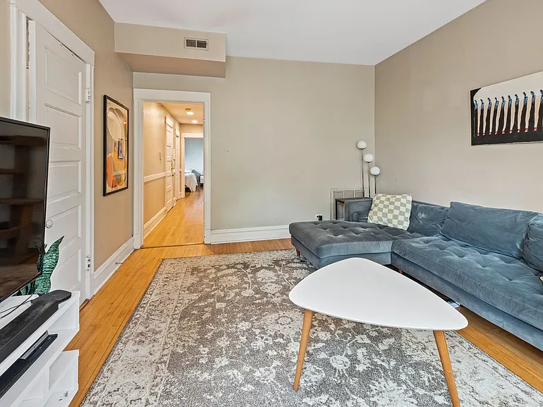 2336 N Oakley Ave #2 — Photo 7