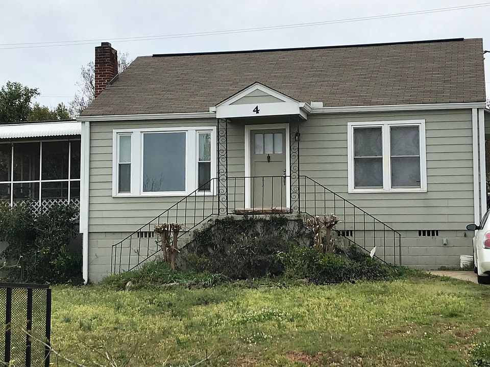 4 Beverly Heights located very close to campus just off University Blvd.