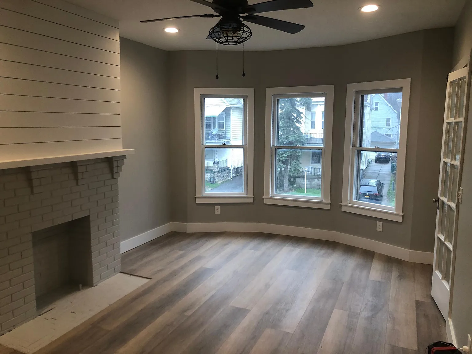 171 Blaine Ave — Photo 1