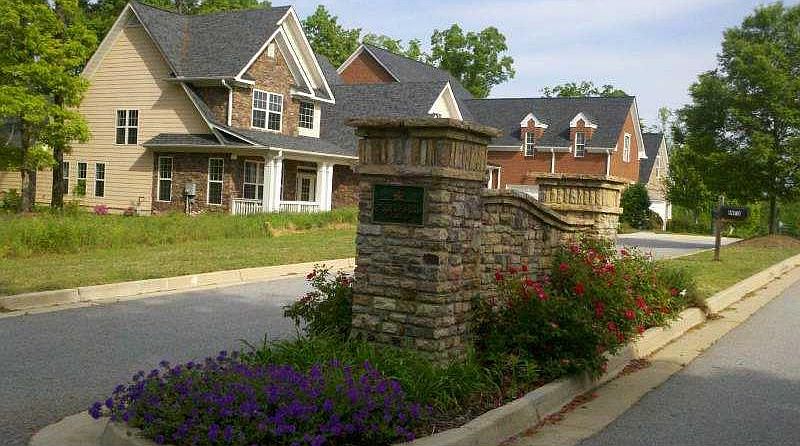 2nd image of 9188 Golfview Cir