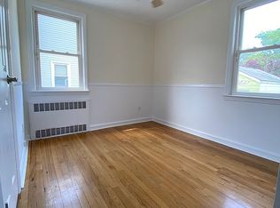 26 Avalon Rd, Hewlett, NY 11557