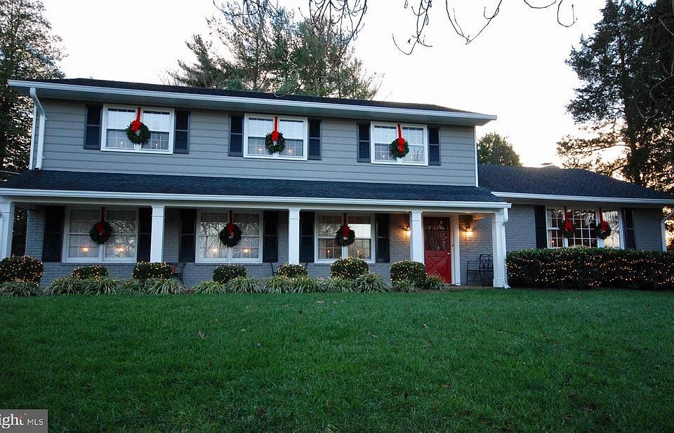 Decorated for the holidays!  Just lovely!