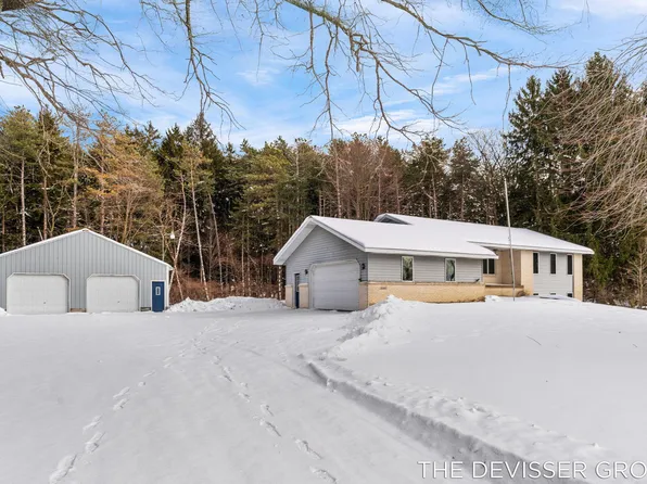 4185 24th St, Dorr, MI 49323