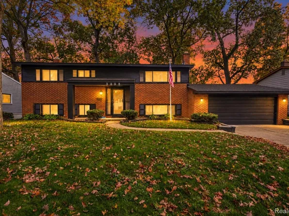 3898 Percy King Rd, Waterford, MI 48329