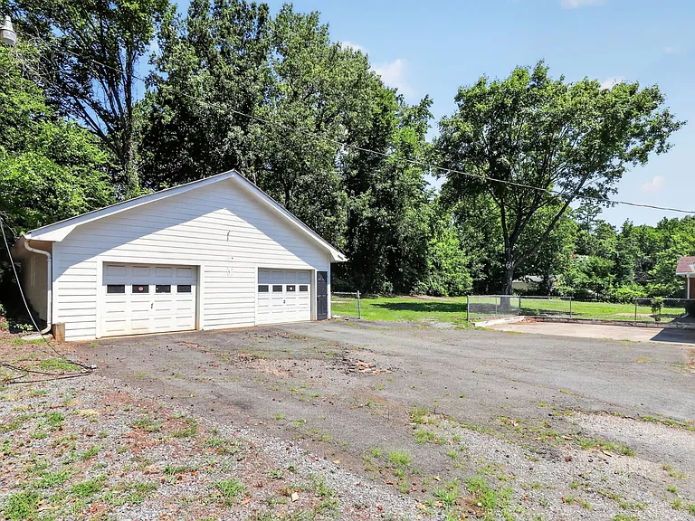 6901 Ridge Lane Rd — Photo 11