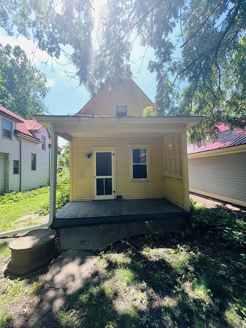 710 E Davenport St - Close to downtown Iowa City — Photo 2
