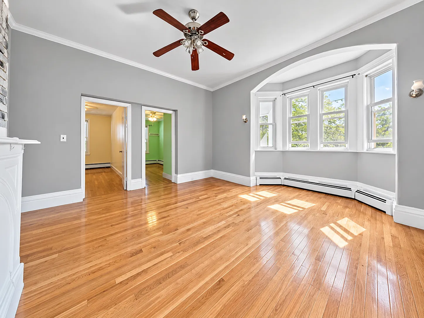 3 bed, 1.0 bath, 1100 sqft, $2,995 — Photo 3