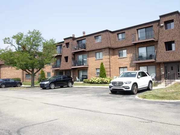 608 Cobblestone Cir Unit F, Glenview, IL 60025