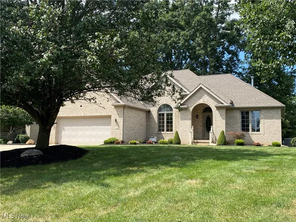 1501 Spring Wood Ln, Uniontown, OH 44685