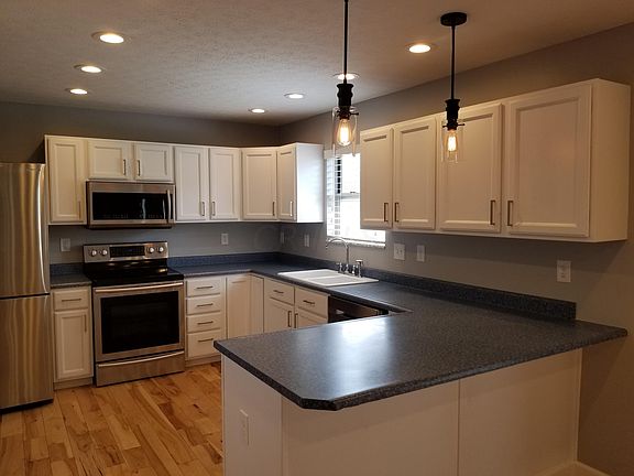 4th image of 221 Red Barn Ct