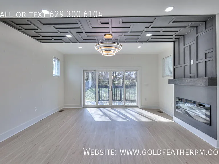 402B E Trinity Ln — Photo 7
