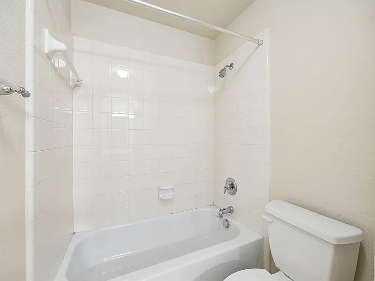 1552 Sleepy Hollow Dr — Photo 24