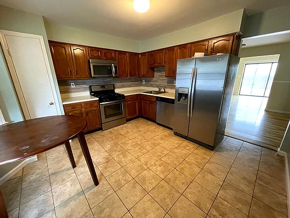 2nd image of 11 Tiger Lily Ct