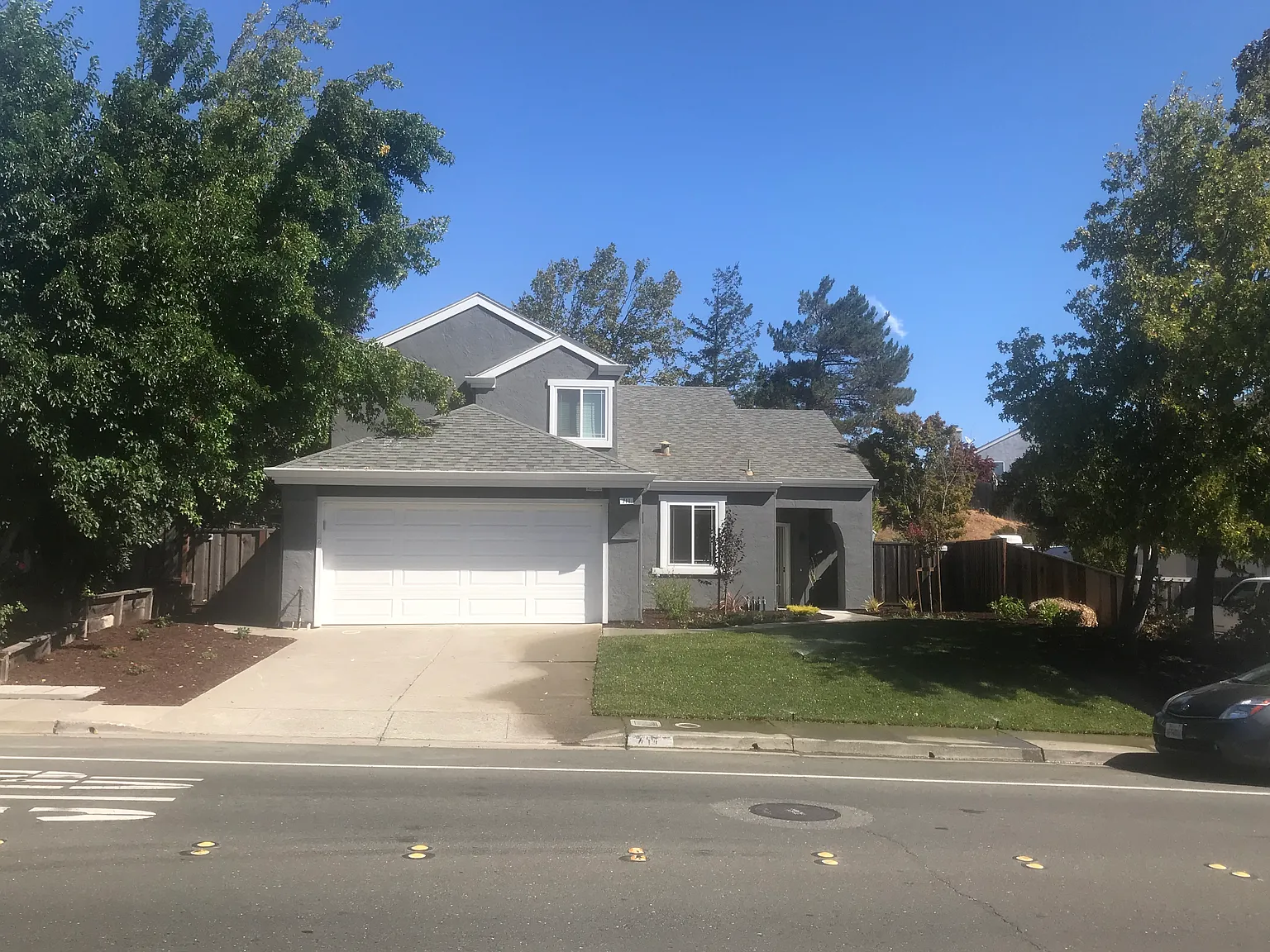 711 Rose Dr photo 1
