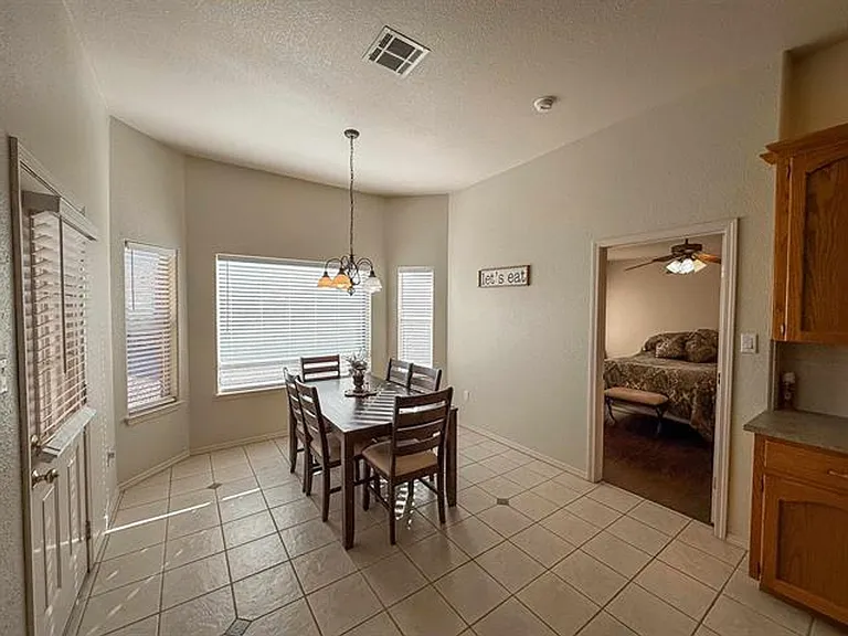 2409 Saguaro Loop — Photo 32