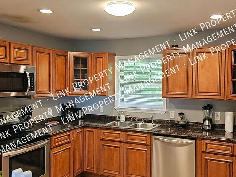 2433 Meade Cir — Photo 16