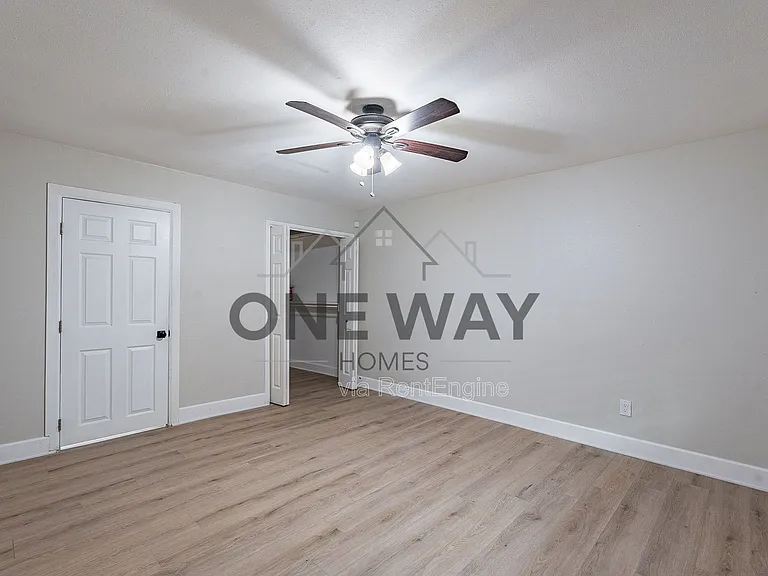 745 E Pierce St — Photo 25