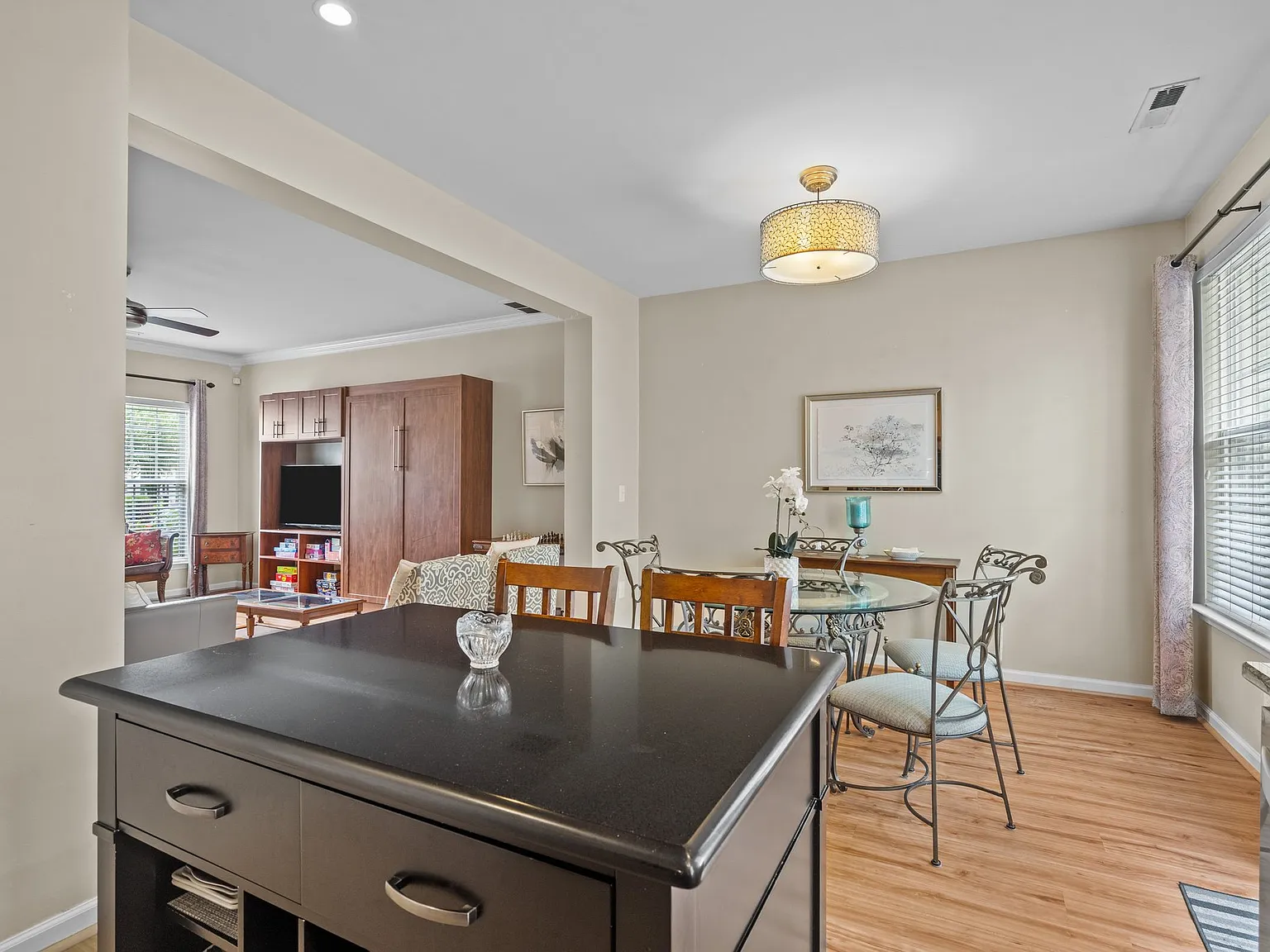 3 bed, 1341 sqft, $2,000 — Photo 4