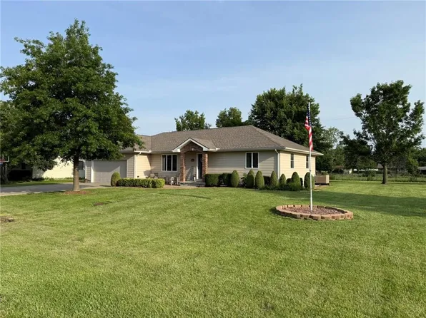 1521 Merrimac St, Burlington, KS 66839