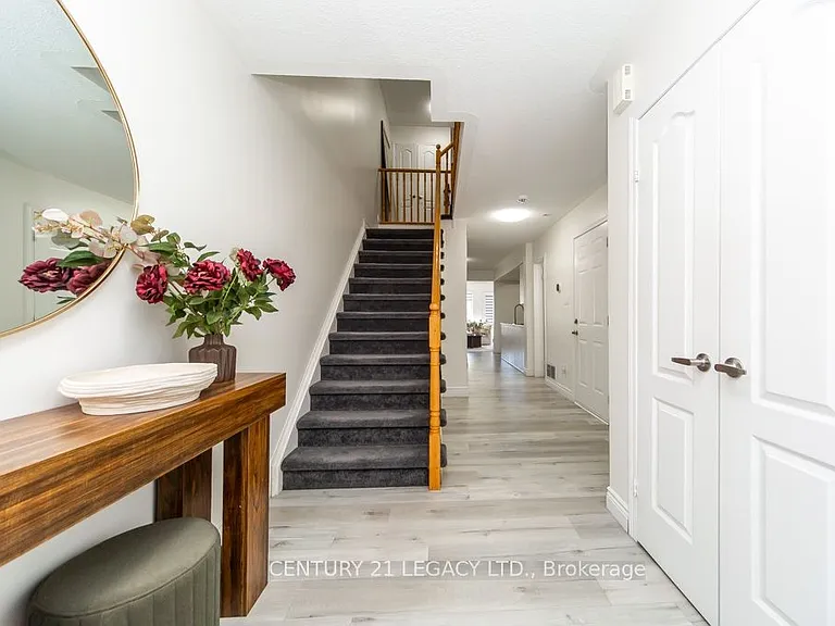 44 Tincomb Cres — Photo 5