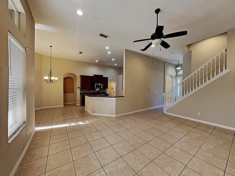 5 bed, 4.0 bath, 3390 sqft, $3,150 — Photo 3
