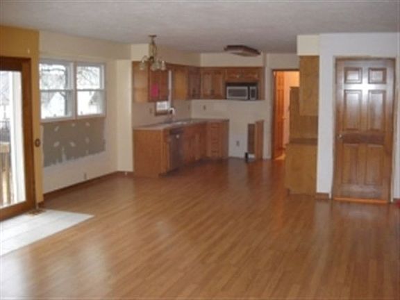 3rd image of 8513 Lathrop Ave