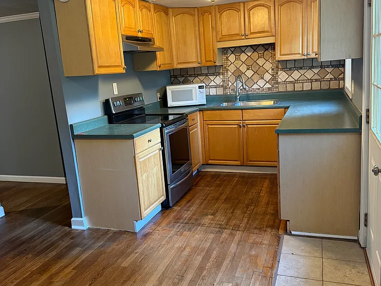 515 E 4th St — Photo 5