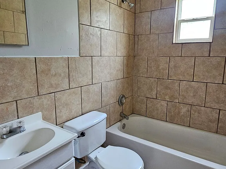 202 Crawford Rd — Photo 14