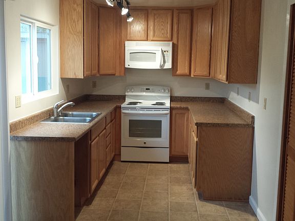 Eat-In Kitchen