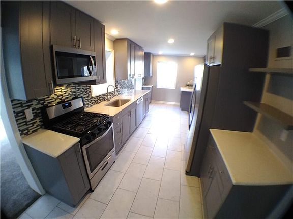 5th image of 217 Edgewood Dr
