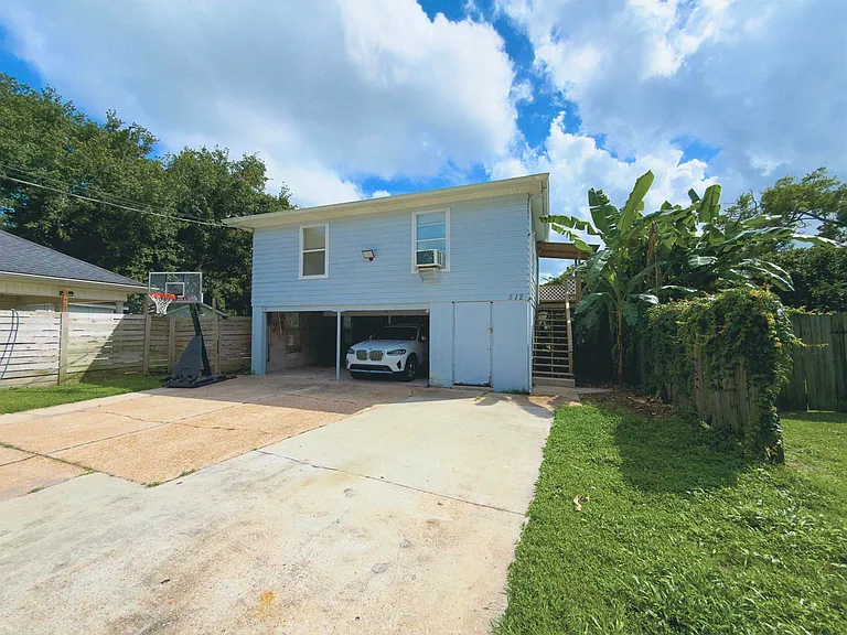 512 Crescent Blvd — Photo 2