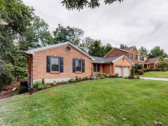 3rd image of 826 Elizabeth Dr