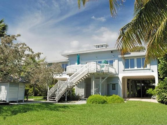 Spacious Back Yard