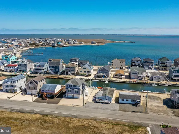 16 Carroll Ave, Tuckerton, NJ 08087