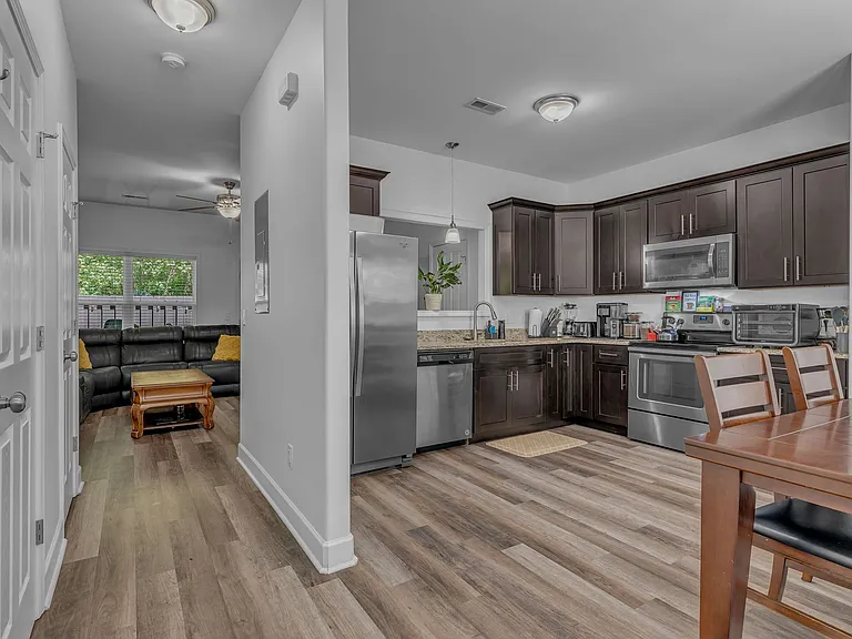 2045 Pinecrest Dr — Photo 2