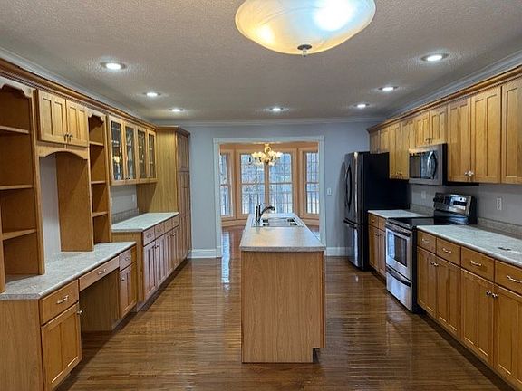 5th image of 368 Stillwater Dr