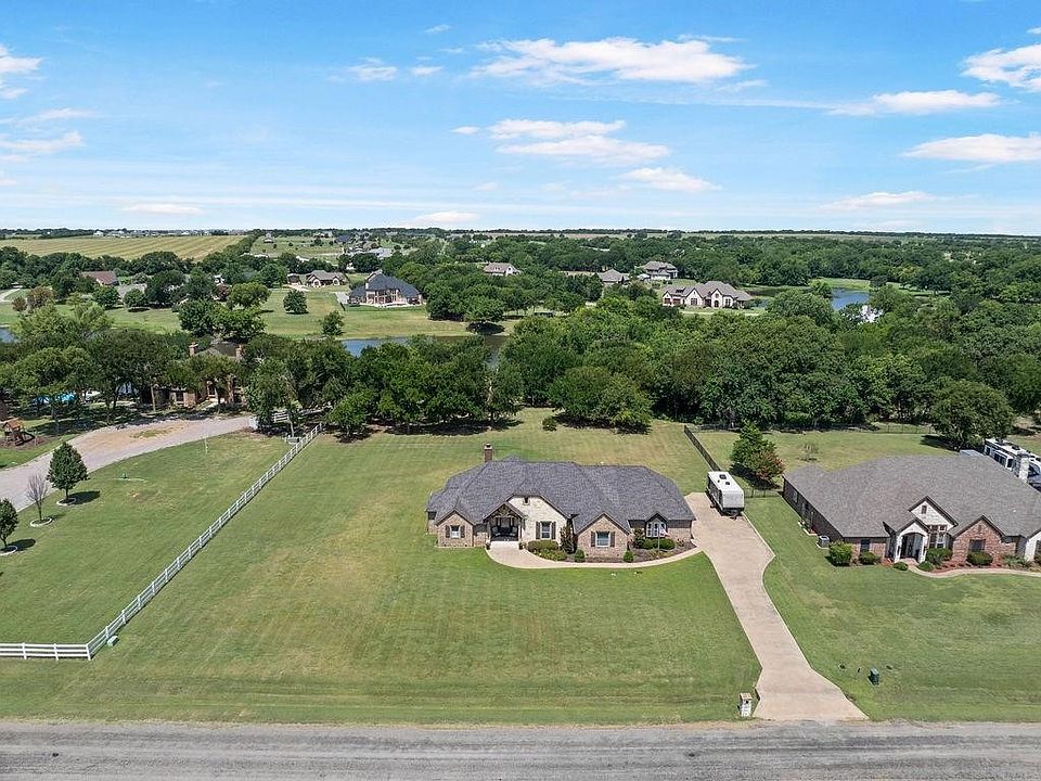 1st image of 577 Hidden Lakes Blvd