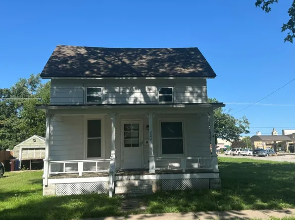 202 S Elm St, McPherson, KS 67460