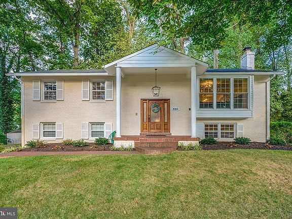 2nd image of 3911 Winterset Dr