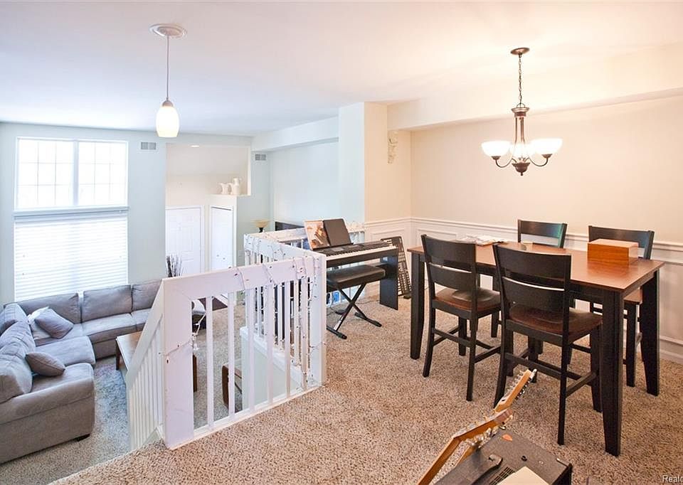 1st image of 129 W Kenilworth Ave #1