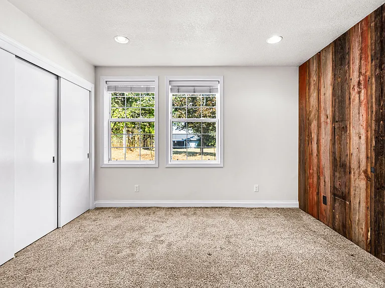 2385 Cascade Hwy SE #1 — Photo 16
