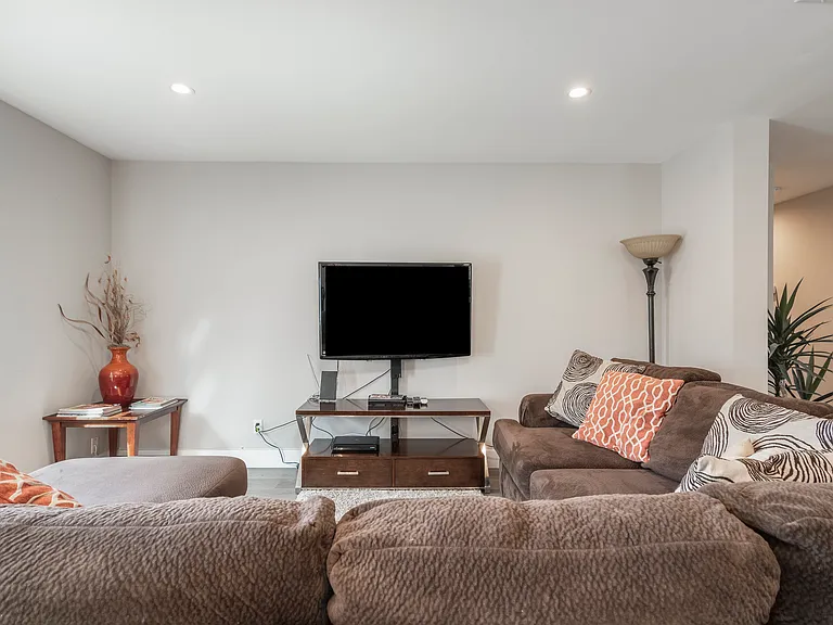 6222 Danbury Way — Photo 33