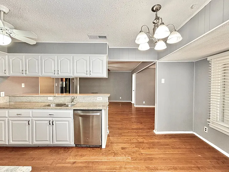 7015 Forest Pne — Photo 5