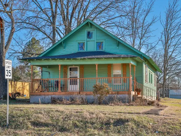 206 Broad St, Greenfield, TN 38230